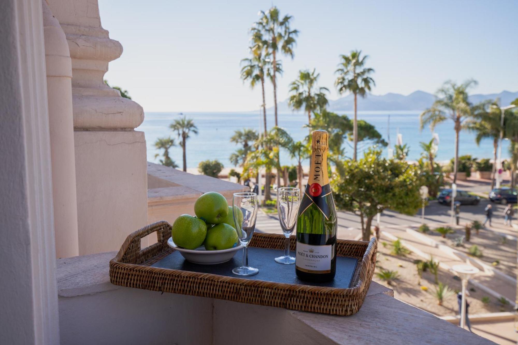 Palais Miramar With Sea View On La Croisette *